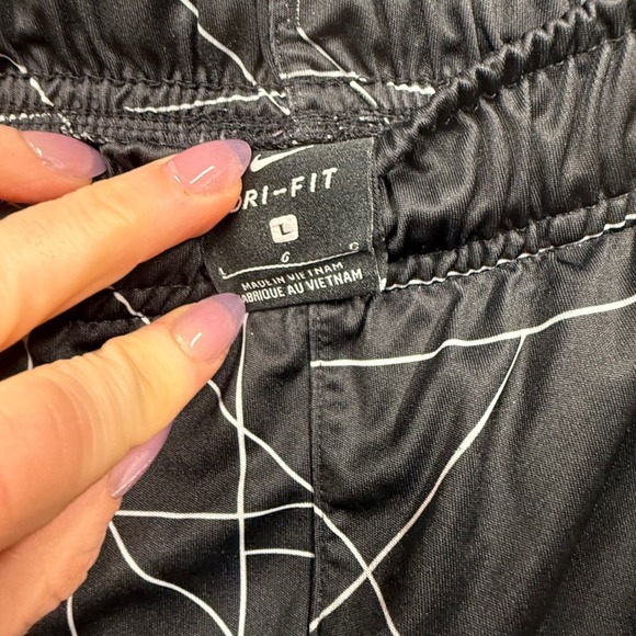 Nike Kids Dri Fit Black Geometric Print Athletic Shorts Size‎ L - Picture 7 of 9